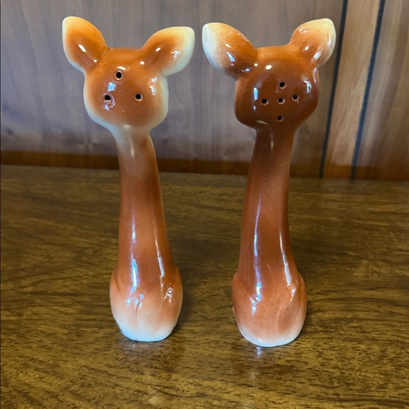 Vintage MCM Deer Salt and Pepper Shakers - Picture 3 of 6